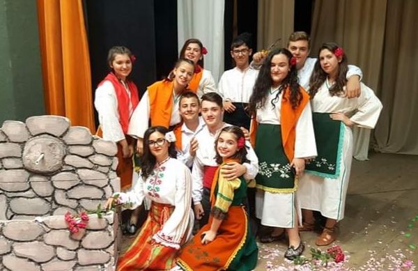 Благотворителният концерт на учениците от СУ"Св. Климент Охридски" се превърна в сензация